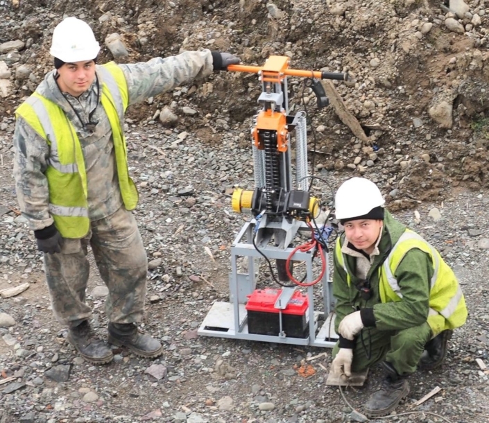 Seismic Source For Engineering Refraction And Surface MASW